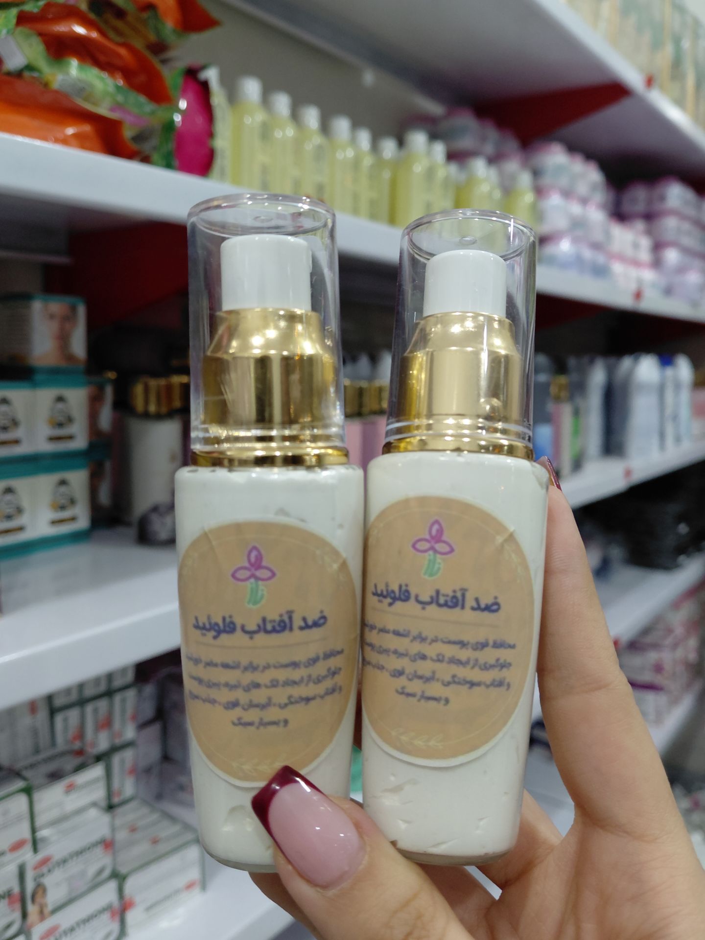 *ضد آفتاب   سبک و زود جذب  مناسب استفاده روزانه  حتی توی خونه  بچه ها ، آقایون  بدون حس چربی روی پوست